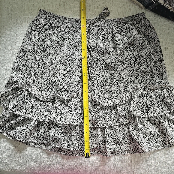 Sienna Sky Women's Black and Gray Lined Ruffle With Pockets Skirt Med Like New - Picture 7 of 12